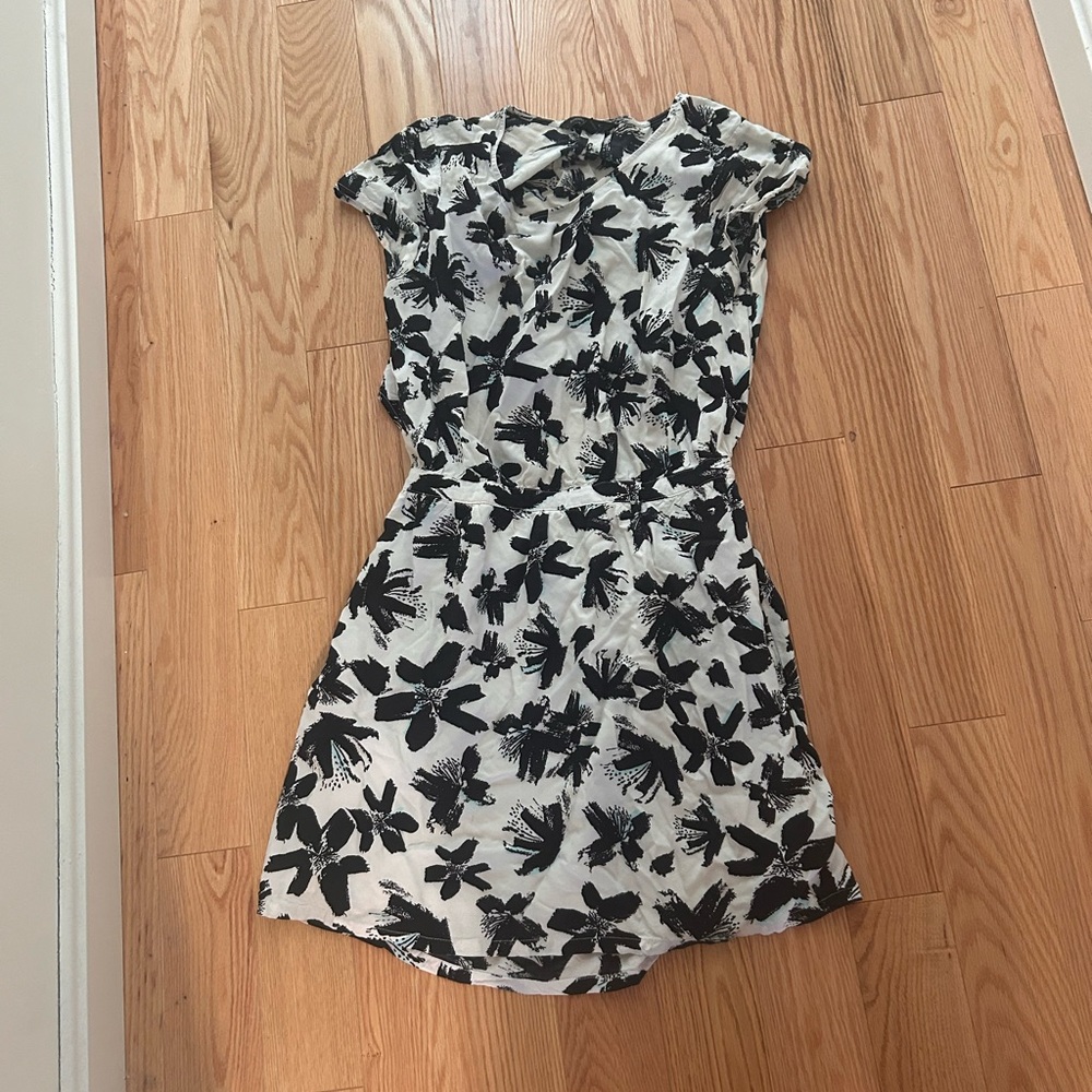 Black and white Hawaiian flower dress